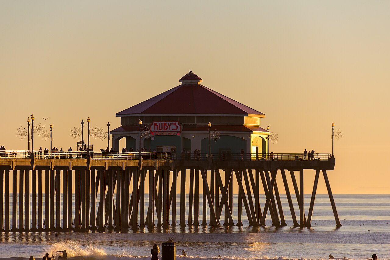 The Huntington Beach Pier with Ruby's diner at the end